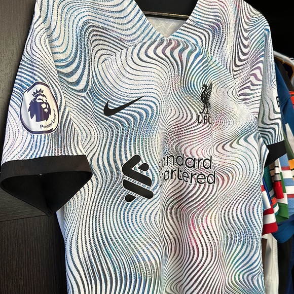 Virgil Van Dijk Liverpool Nike 2022/23 Away Vapor Match Authentic Player Jersey - Picture 3 of 10